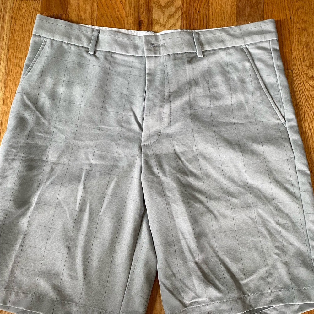 Men’s Shorts Size 36 by Greg Norman